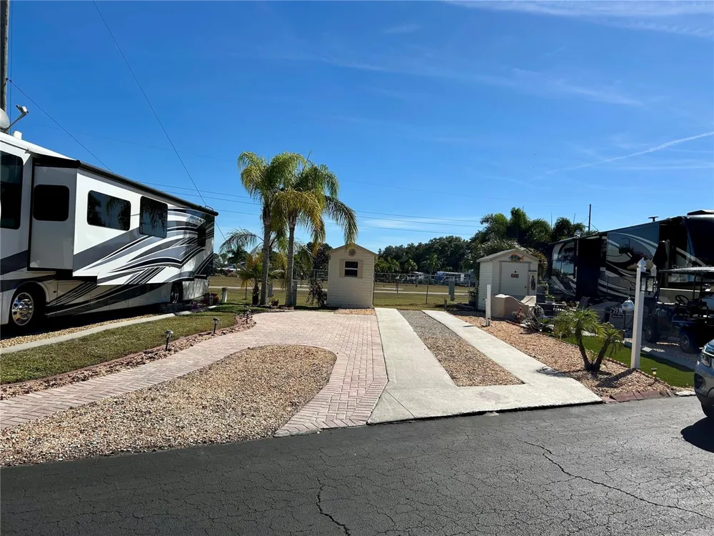2920 FAIRWAY DRIVE Bowling Green, FL 33834