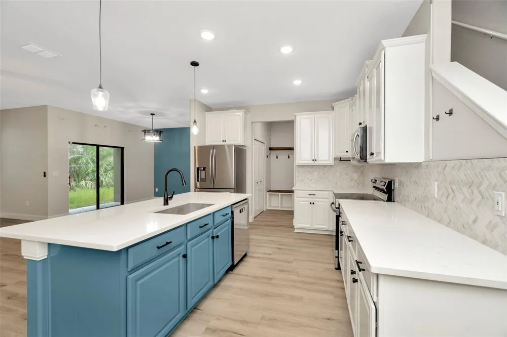 28516 TRANQUIL LAKE CIRCLE Wesley Chapel, FL 33543