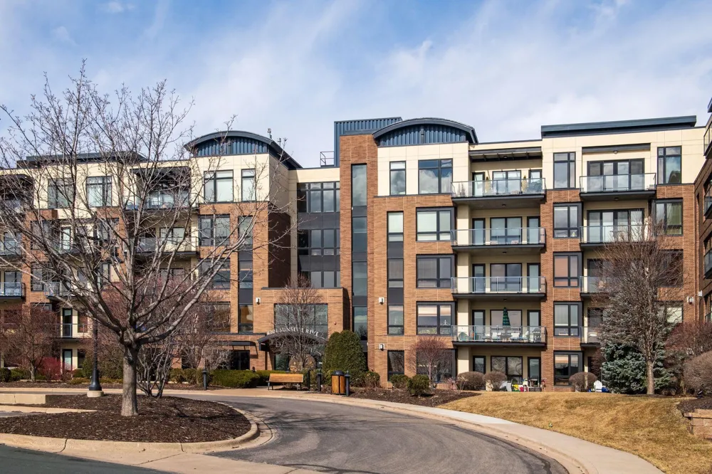 4201 Sunset Drive #N220 Spring Park, MN 55384