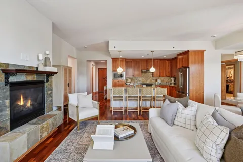 4201 Sunset Drive #N220