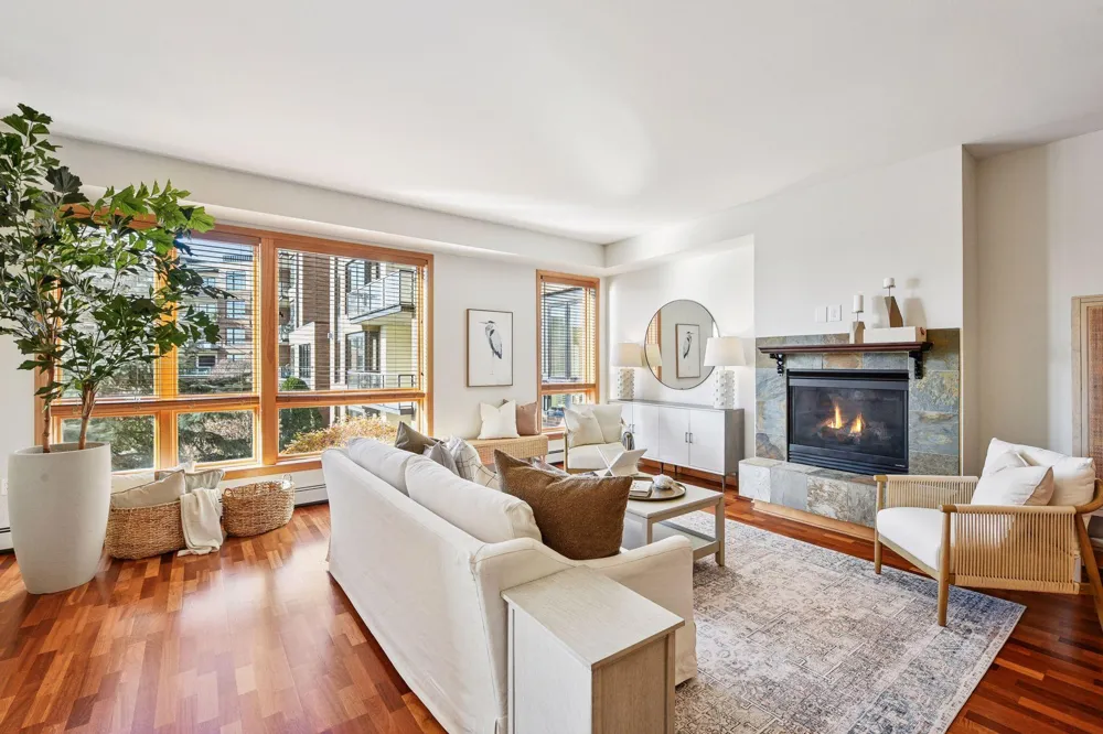 4201 Sunset Drive #N220 Spring Park, MN 55384
