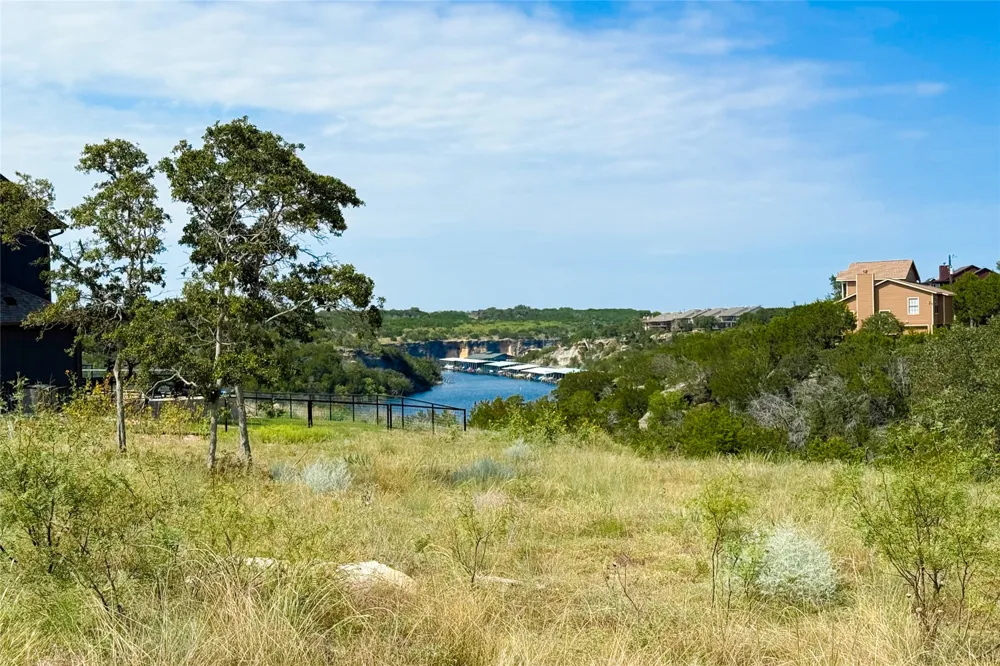 1008 Bluff Creek Drive Strawn, TX 76475
