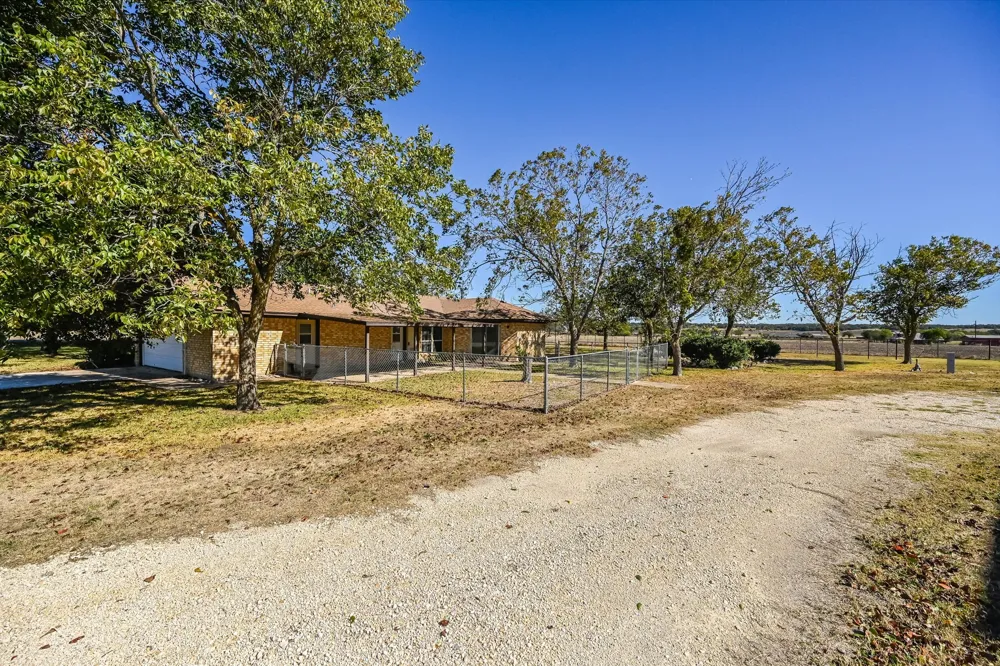 958 County Road 124 Georgetown, TX 78626