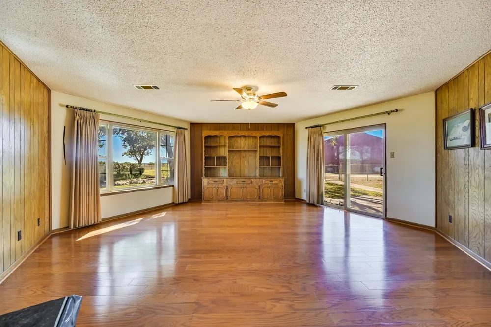 958 County Road 124 Georgetown, TX 78626