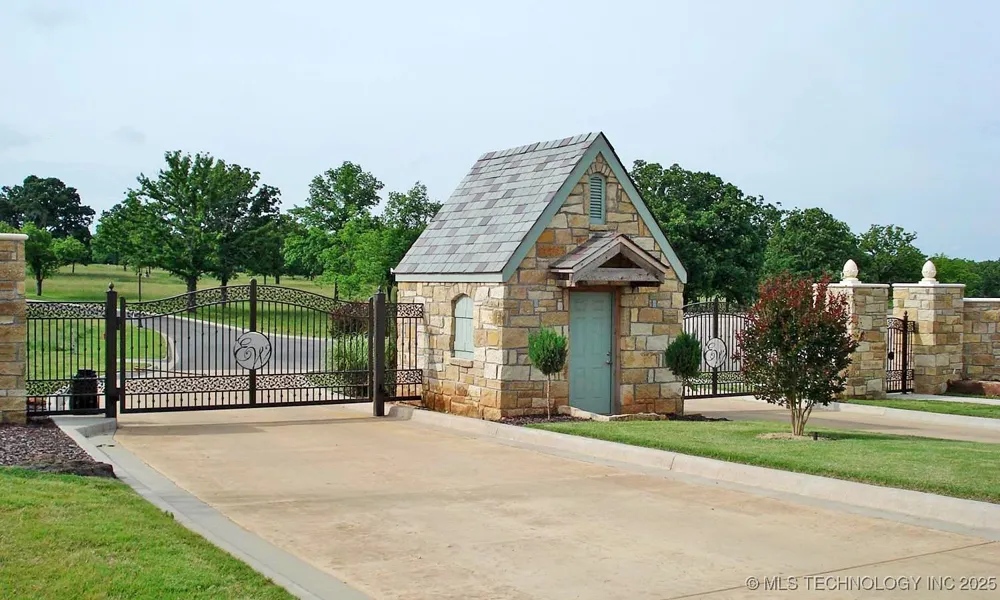 932 Watercolor Drive Tahlequah, OK 74464