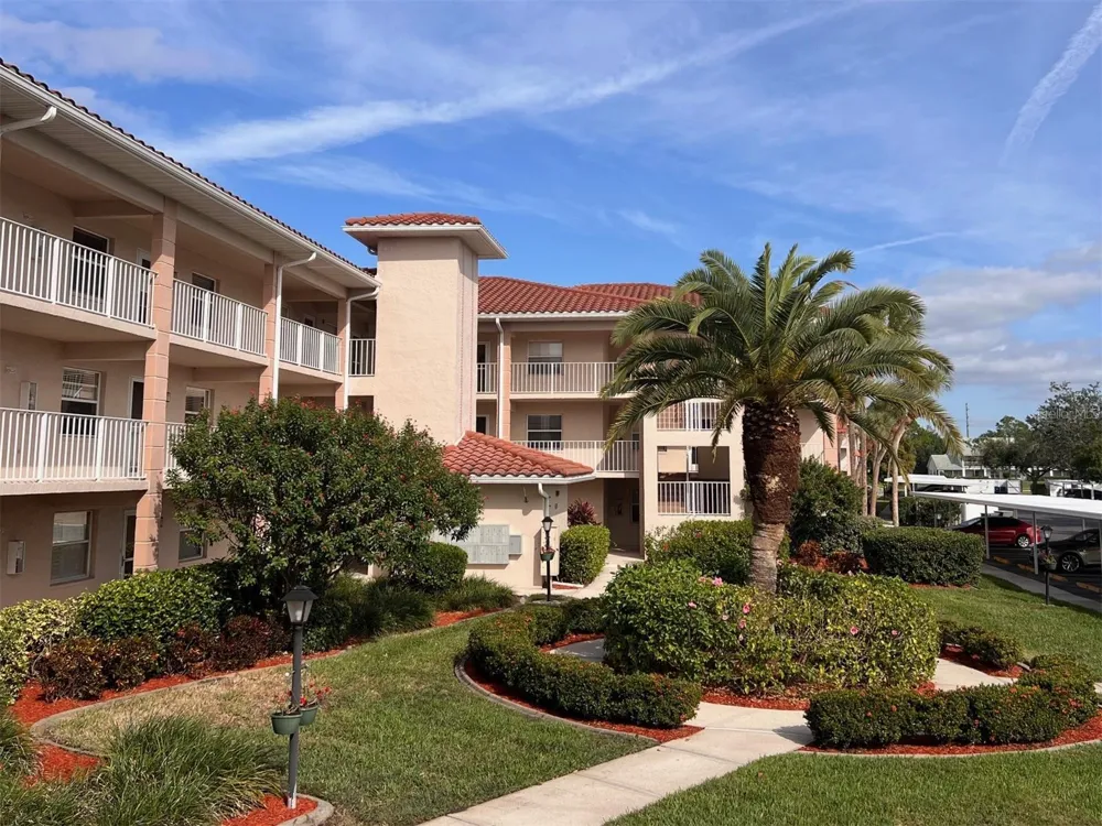 6501 STONE RIVER ROAD #203 Bradenton, FL 34203