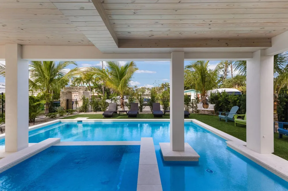 2415 AVENUE B Bradenton Beach, FL 34217
