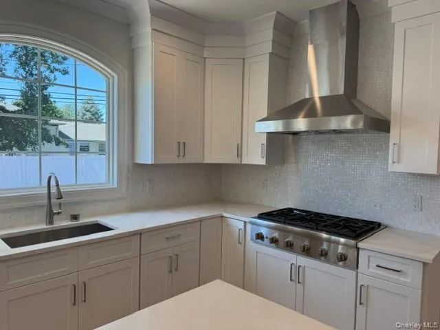 24 Patricia Lane Syosset, NY 11791