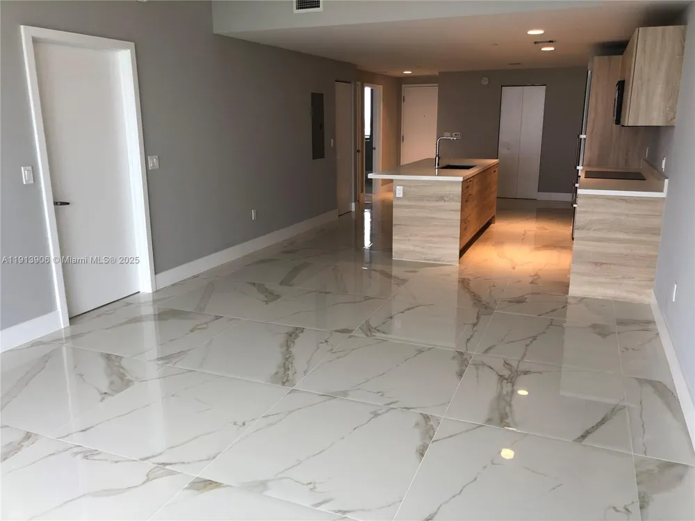 16385 Biscayne Blvd #3003 North Miami Beach, FL 33160