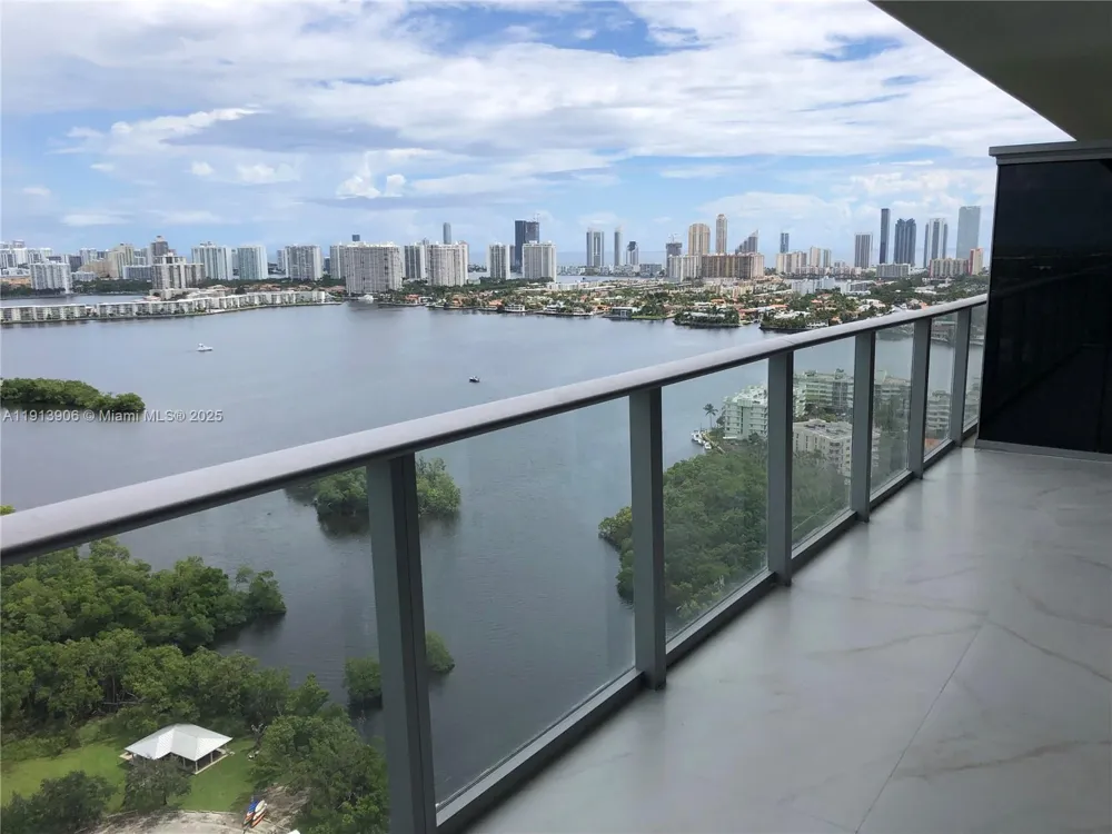 16385 Biscayne Blvd #3003 North Miami Beach, FL 33160