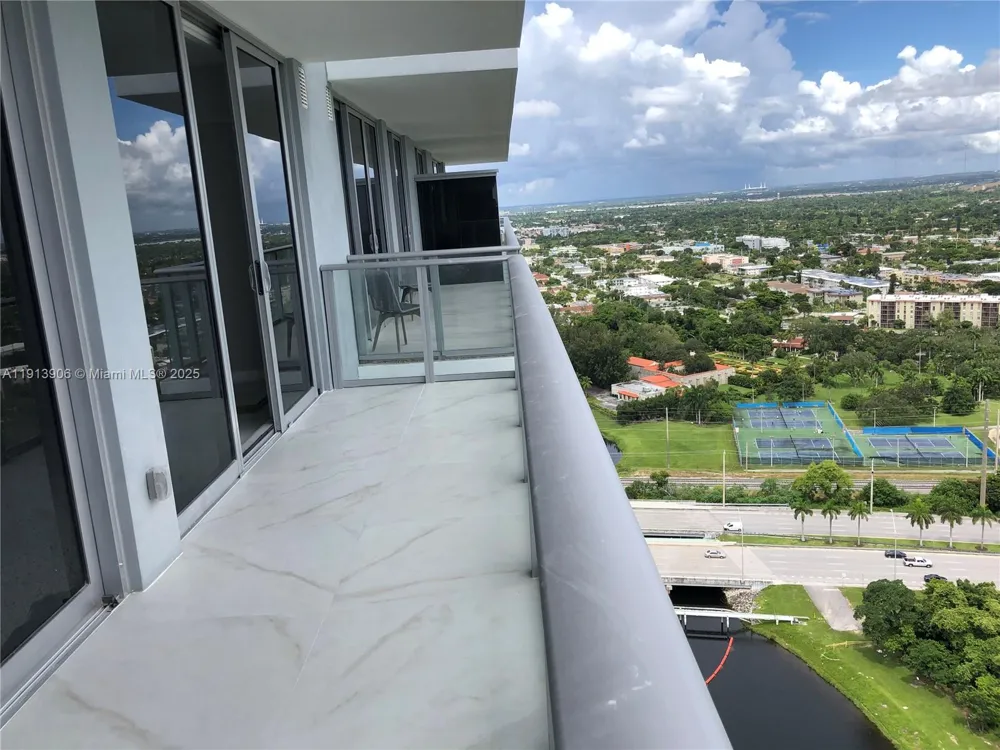 16385 Biscayne Blvd #3003 North Miami Beach, FL 33160