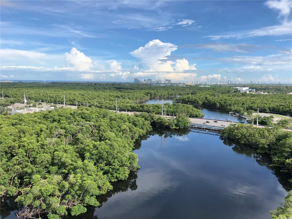 16385 Biscayne Blvd #3003 North Miami Beach, FL 33160