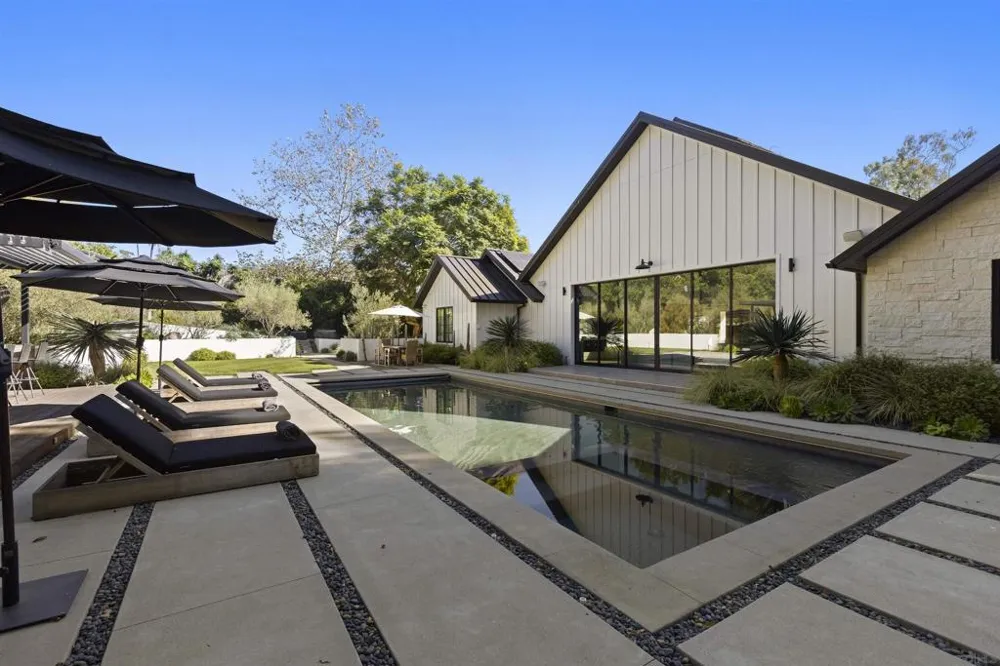 4874 Sun Valley Rd Del Mar, CA 92014