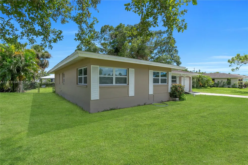 246 SE 44th st Cape Coral, FL 33904