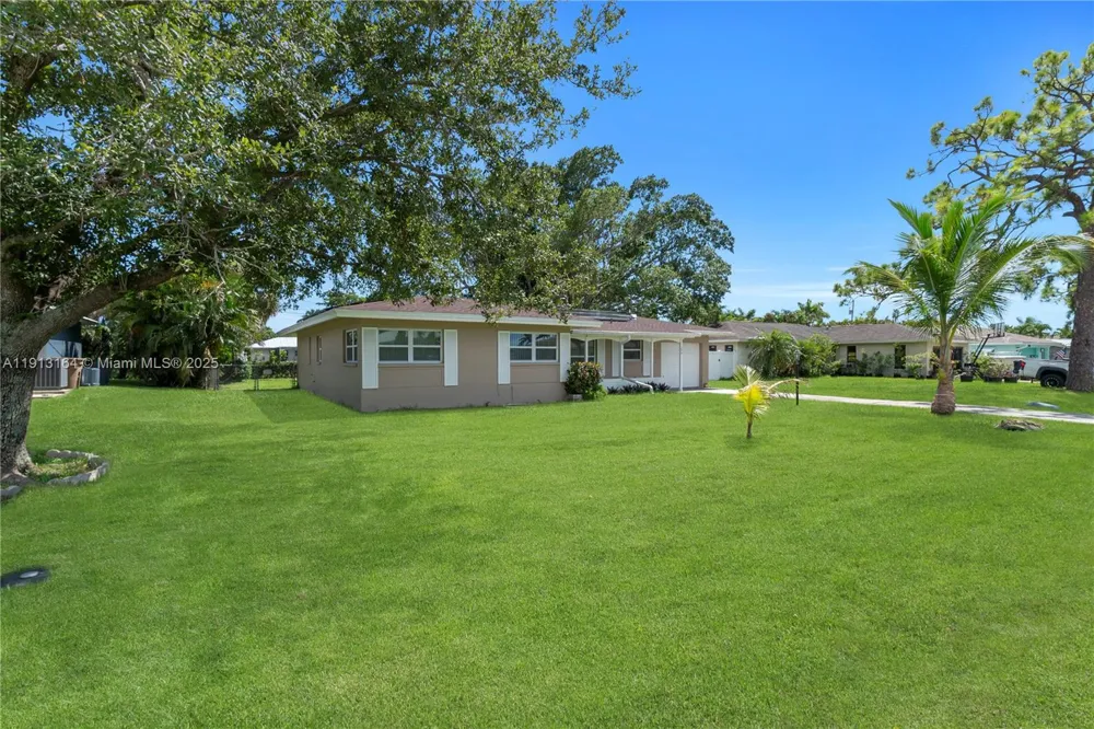 246 SE 44th st Cape Coral, FL 33904