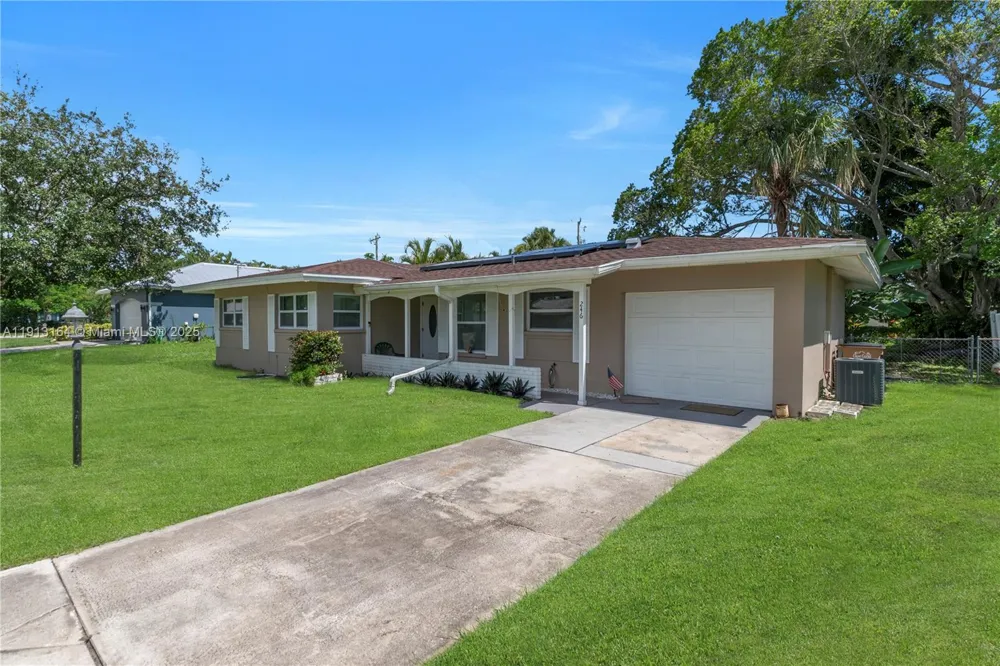246 SE 44th st Cape Coral, FL 33904