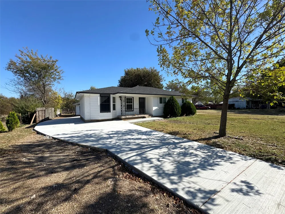 3824 Patman Street Lancaster, TX 75134