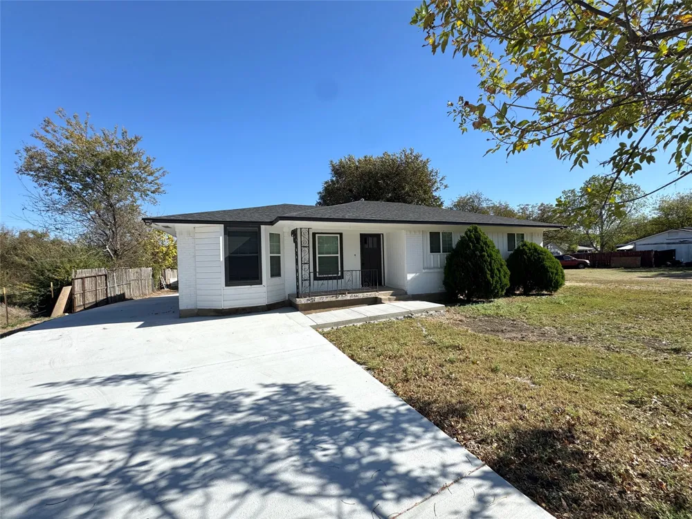 3824 Patman Street Lancaster, TX 75134