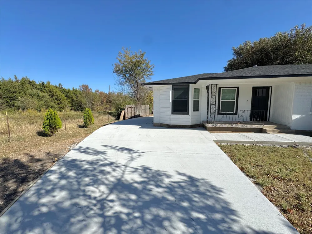 3824 Patman Street Lancaster, TX 75134