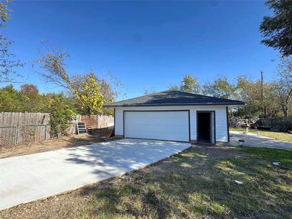 3824 Patman Street Lancaster, TX 75134