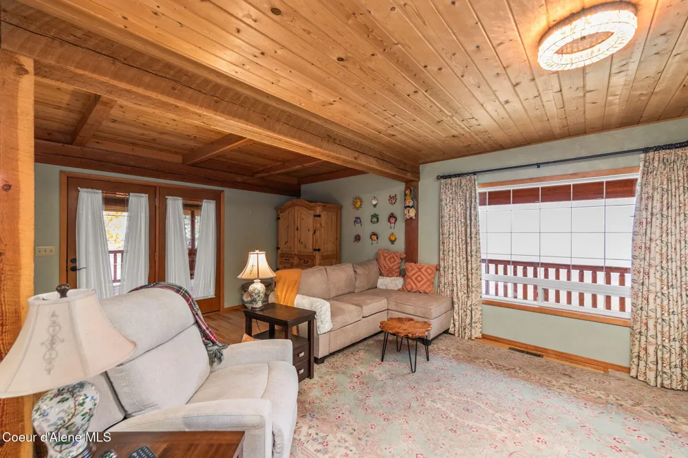 6584 E Burma Road Harrison, ID 83833