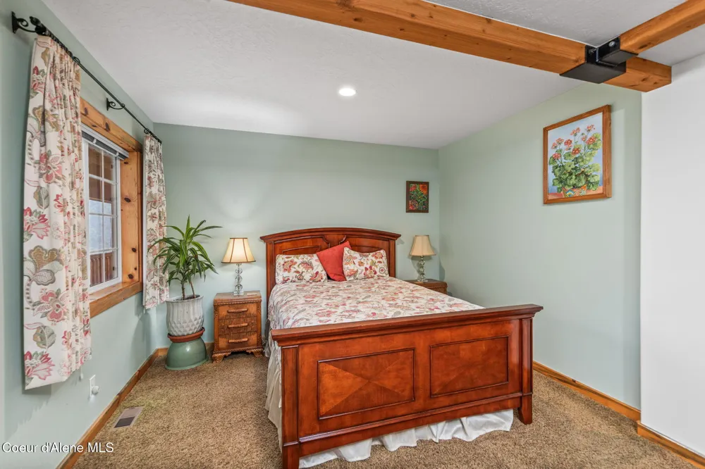 6584 E Burma Road Harrison, ID 83833