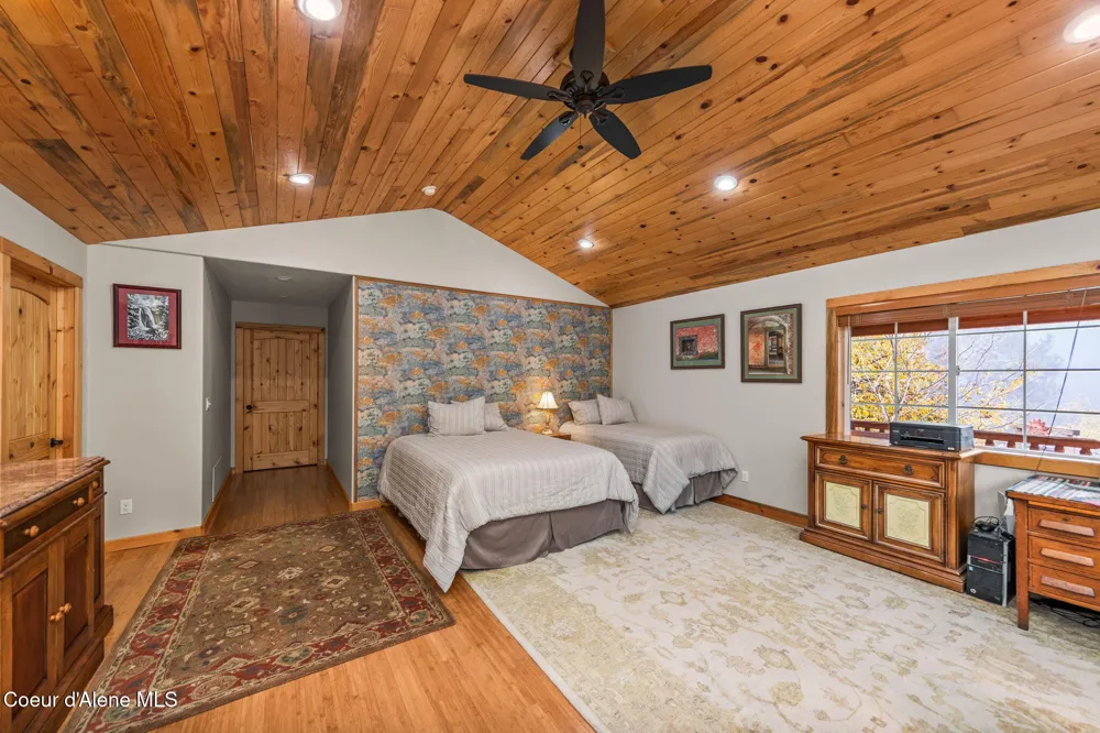 6584 E Burma Road Harrison, ID 83833