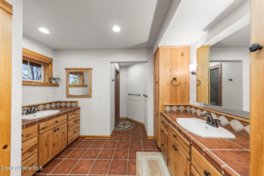 6584 E Burma Road Harrison, ID 83833