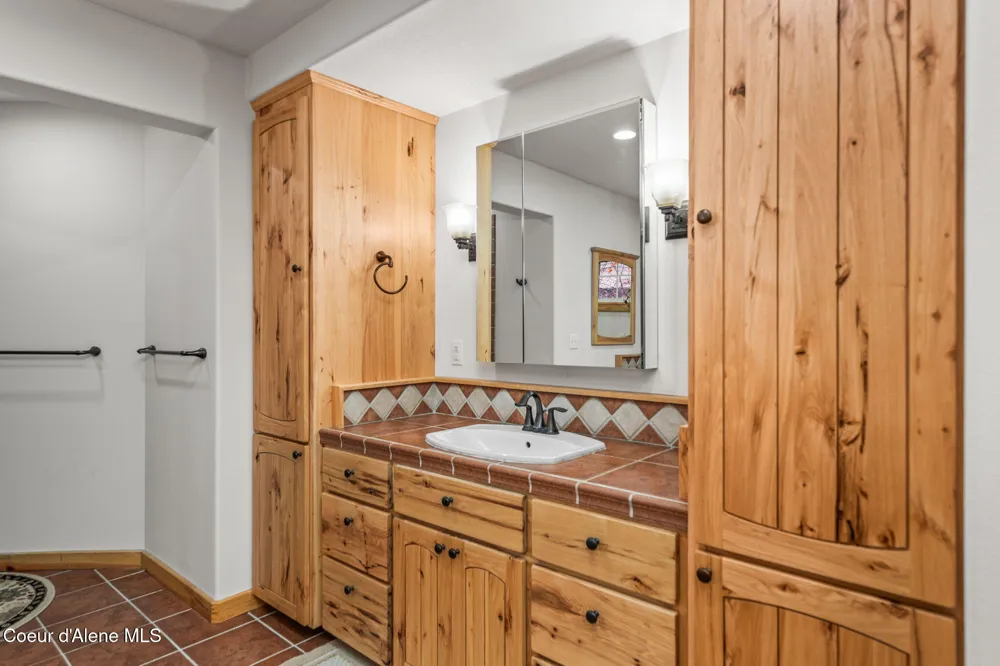 6584 E Burma Road Harrison, ID 83833