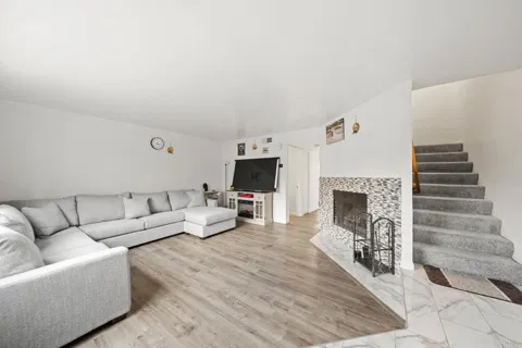 2636 Alpine Boulevard #C