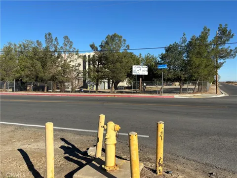 100 S Palmdale Blvd