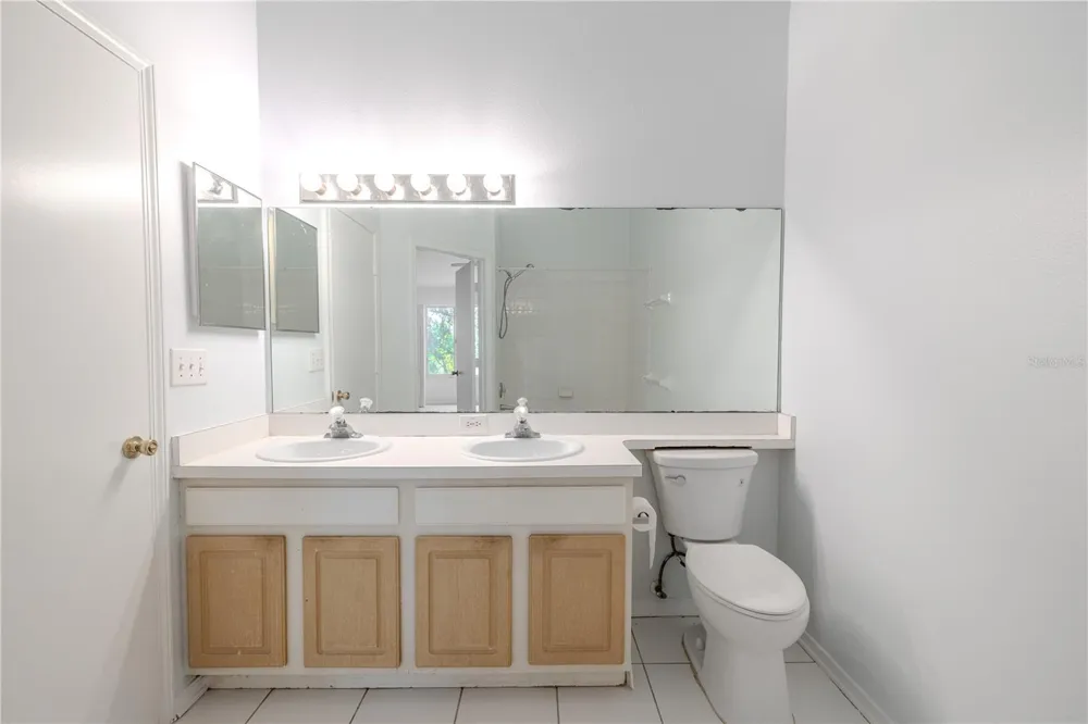 2432 LAKE WOODBERRY CIRCLE Brandon, FL 33510