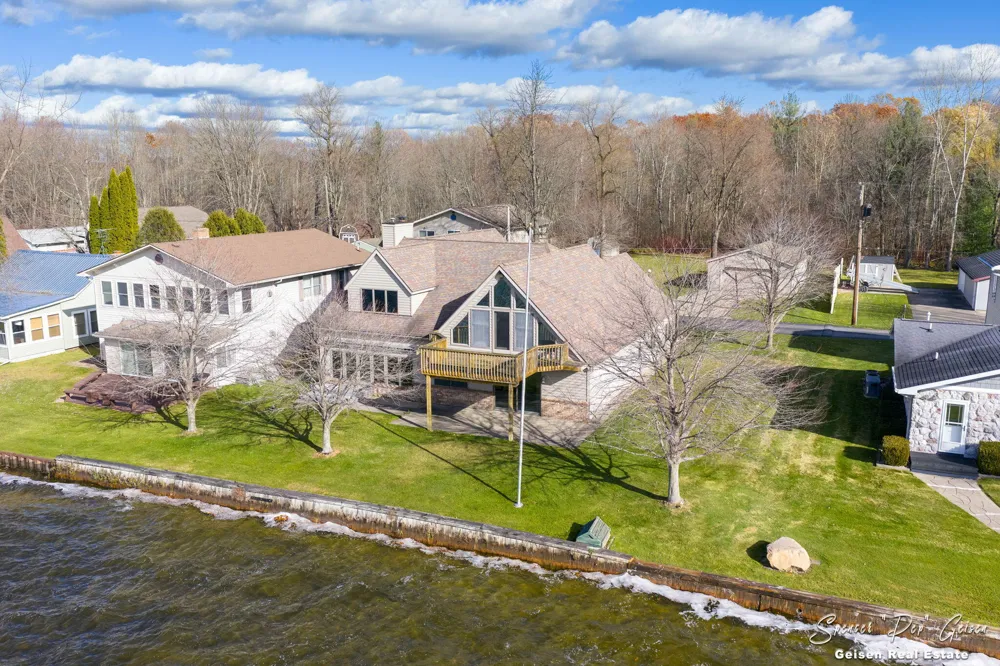 8591 Hidden Trail Orleans Township, MI 48865
