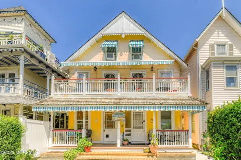 19 Webb Avenue #2