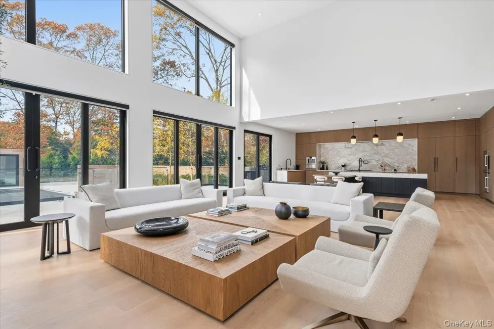 21 Westwood Road Wainscott, NY 11975
