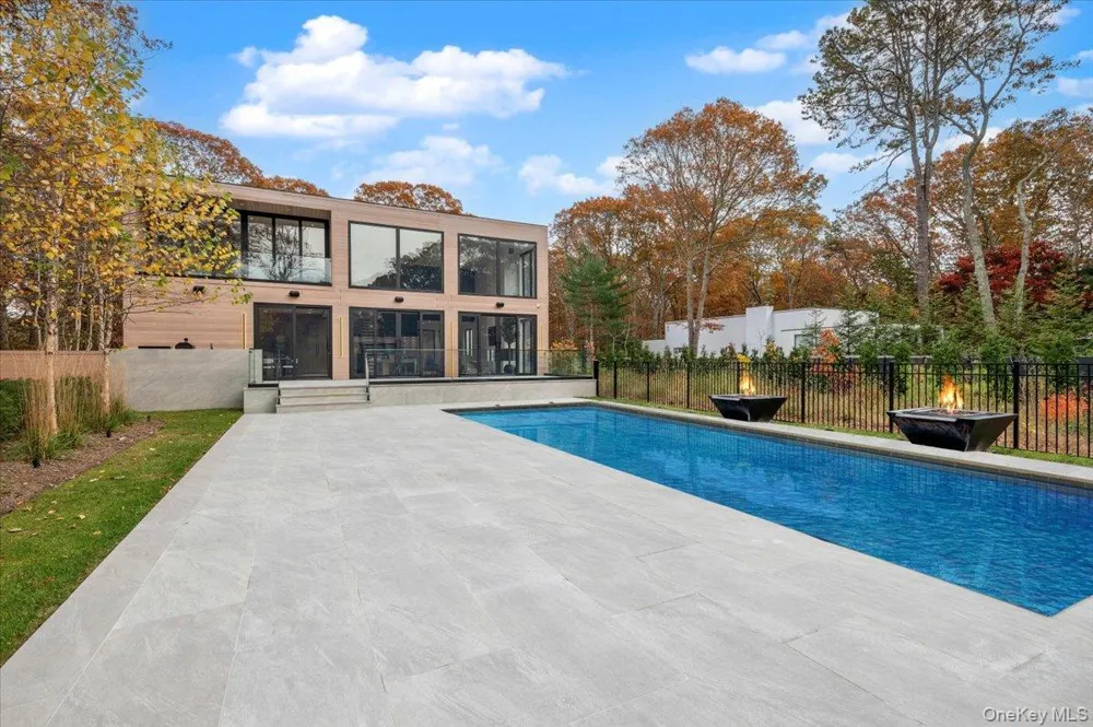 21 Westwood Road Wainscott, NY 11975