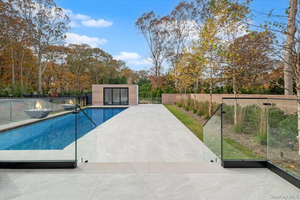 21 Westwood Road Wainscott, NY 11975