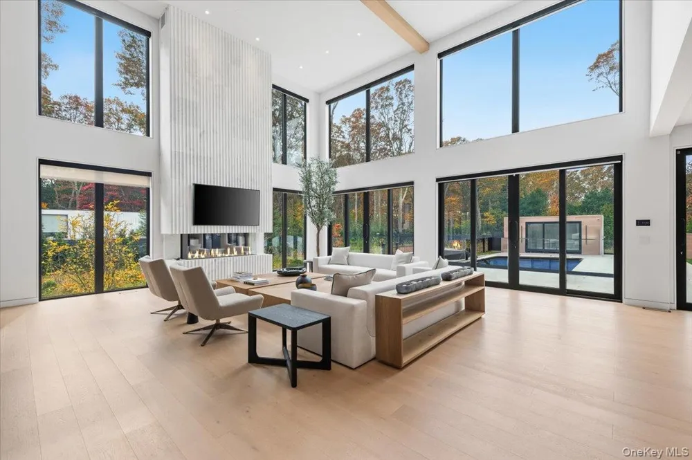 21 Westwood Road Wainscott, NY 11975