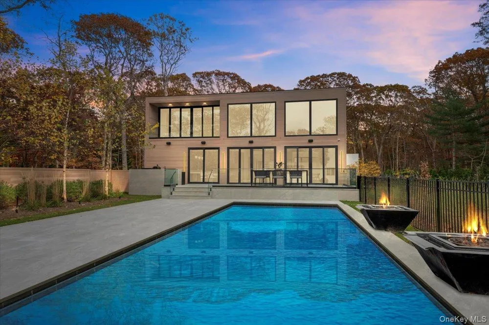 21 Westwood Road Wainscott, NY 11975