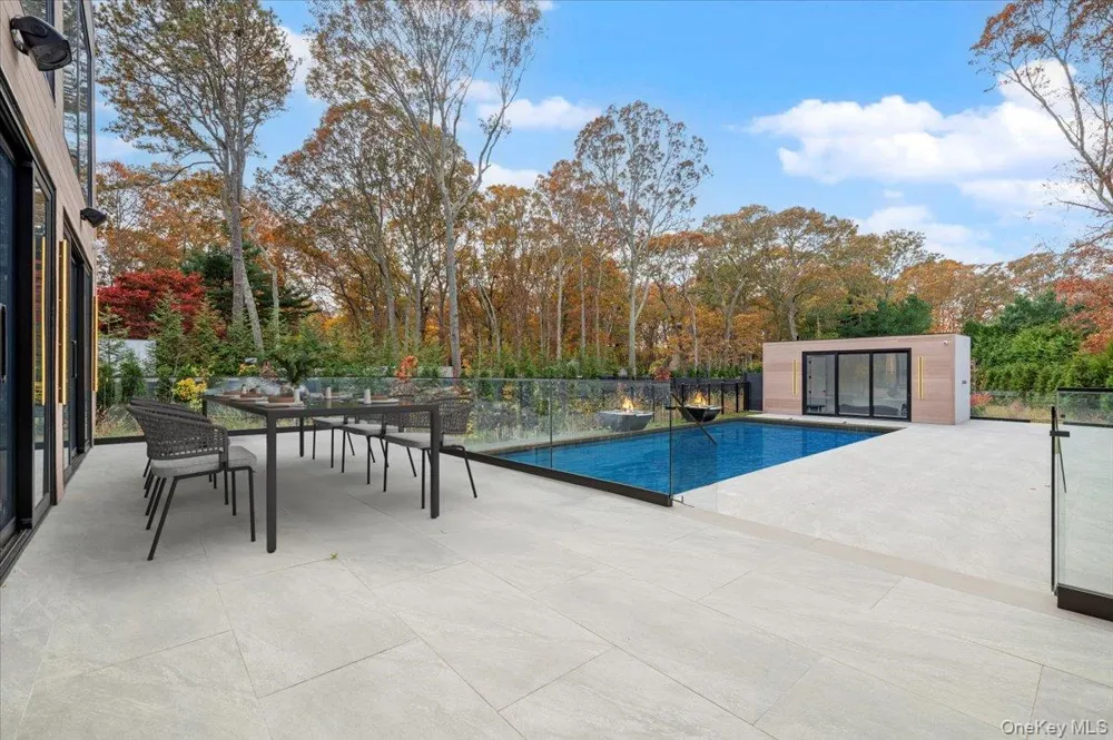 21 Westwood Road Wainscott, NY 11975