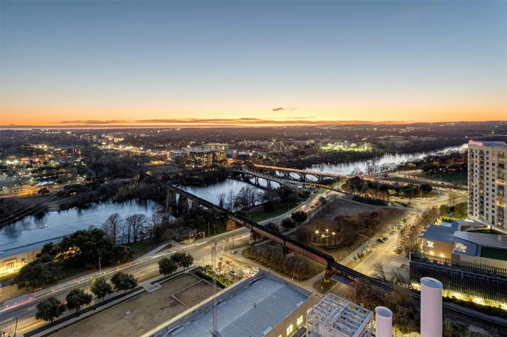222 West Avenue #2201 Austin, TX 78701