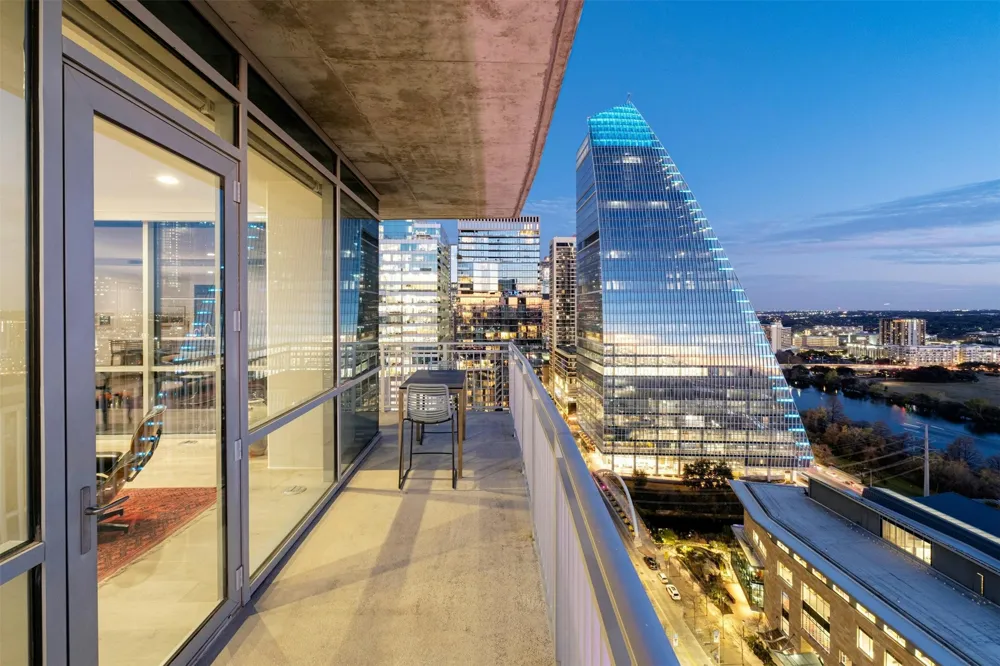 222 West Avenue #2201 Austin, TX 78701