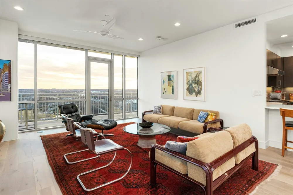 222 West Avenue #2201 Austin, TX 78701