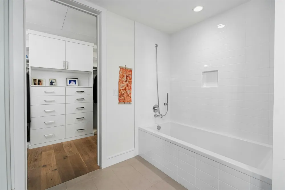 222 West Avenue #2201 Austin, TX 78701