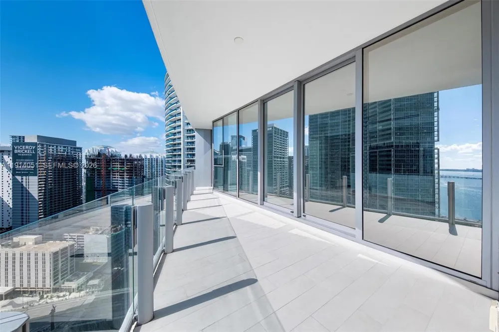 300 Biscayne Boulevard Way #3506W Miami, FL 33131