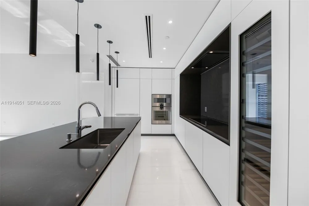 300 Biscayne Boulevard Way #3506W Miami, FL 33131