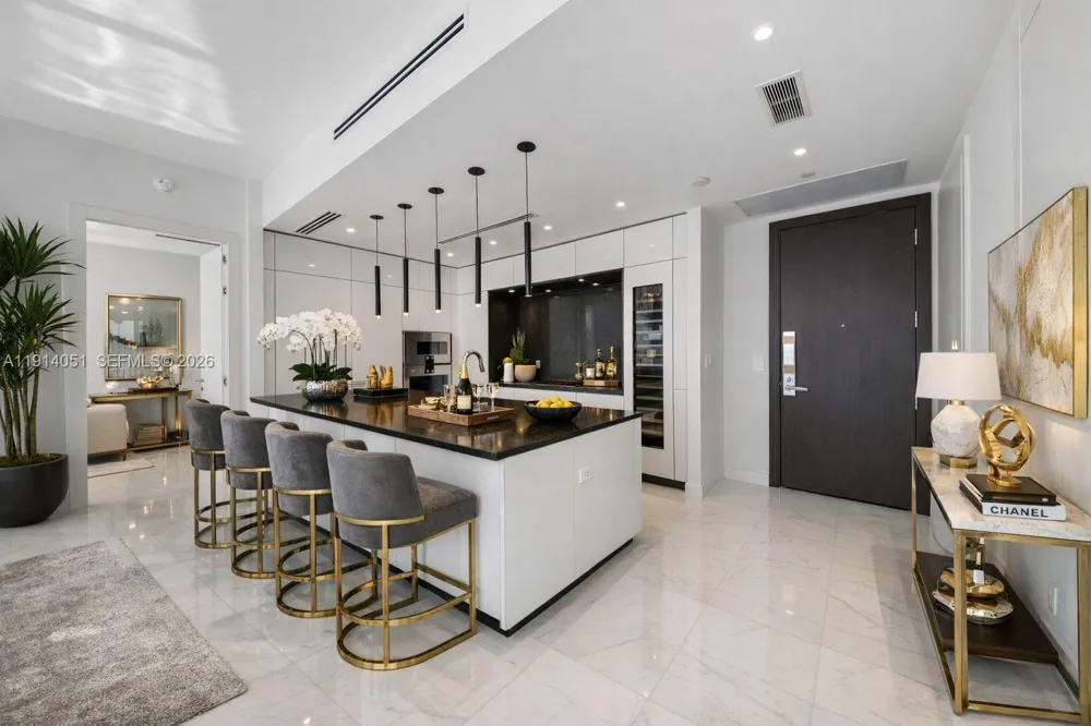300 Biscayne Boulevard Way #3506W Miami, FL 33131