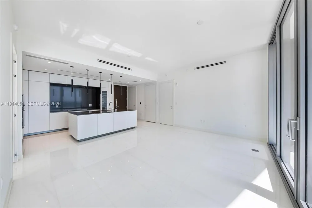 300 Biscayne Boulevard Way #3506W Miami, FL 33131