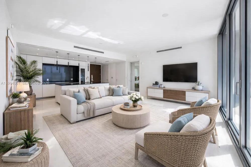 300 Biscayne Boulevard Way #3506W Miami, FL 33131