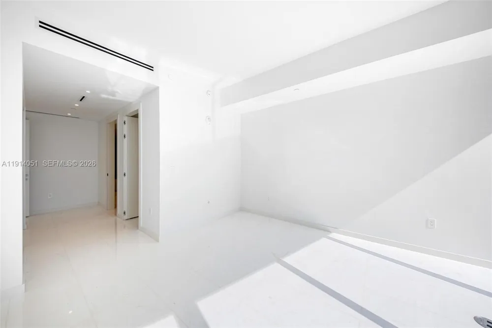 300 Biscayne Boulevard Way #3506W Miami, FL 33131
